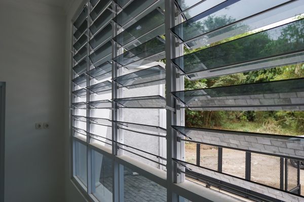 Cost of Jalousie Window Repair in Gaithersburg